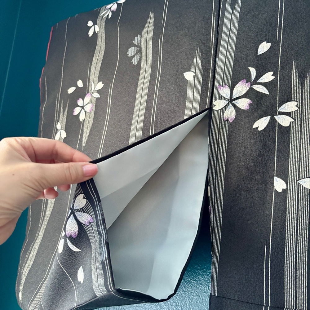 Full Length Japanese Kimono Set | Includes Foldable Display Hanger - Picture 5 of 15